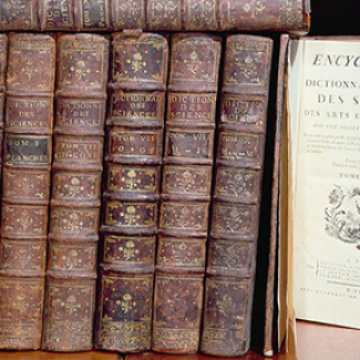 L'Encyclopédie, ouvrage monumental publié au XVIIIe siècle par Diderot et d’Alembert et emblématique des Lumières